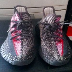 Kids Adidas yeezy boost v2 vcheil size 5